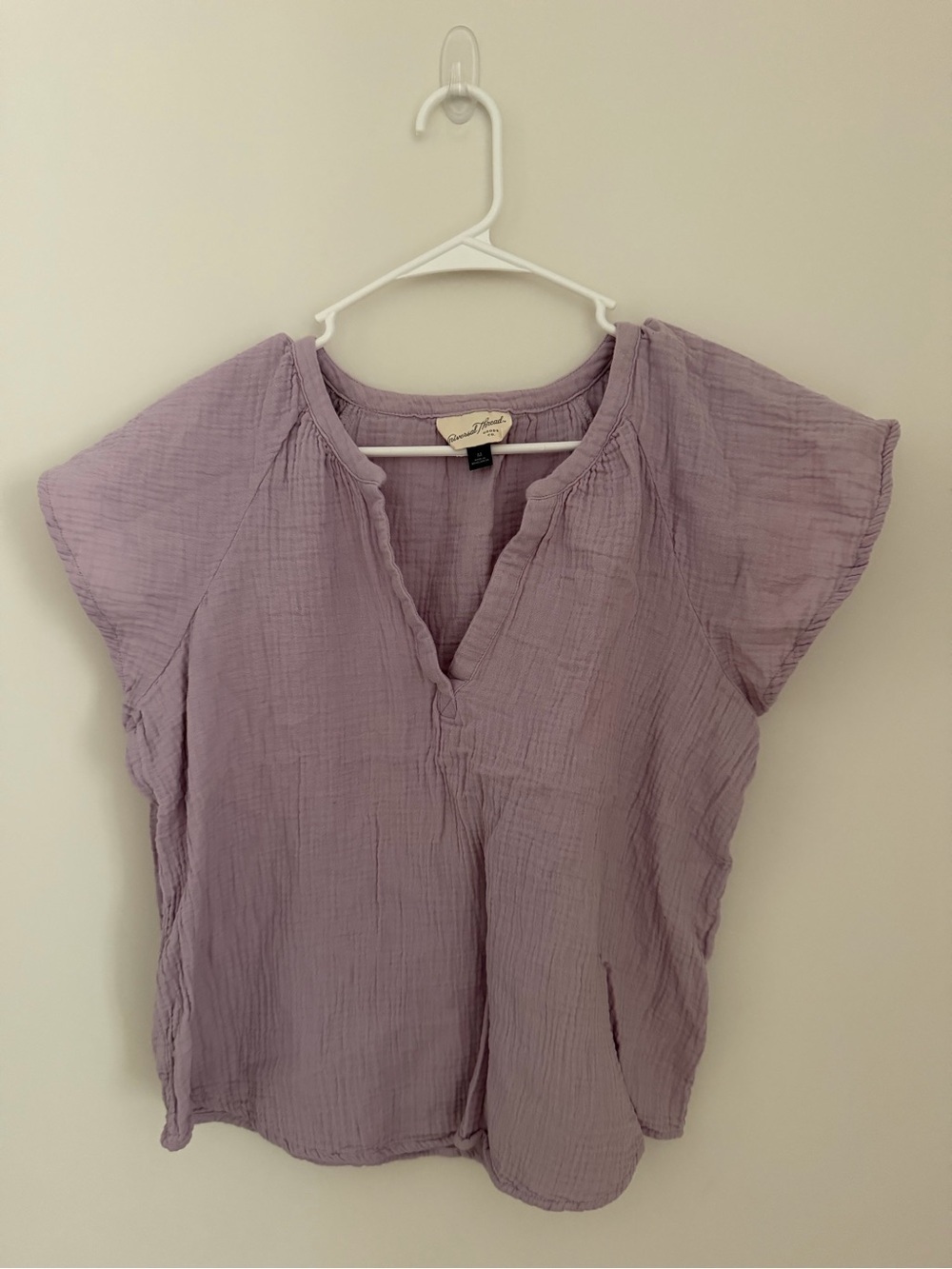 Universal Thread Lavender V-Neck Short Sleeve Top Women’s Medium - Picture 2 of 4
